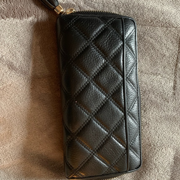 Cole Haan black leather zip around wallet - Picture 1 of 8